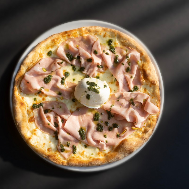 Historische Pizzeria in Arco, große Auswahl an Zutaten und Teigen, auch glutenfrei