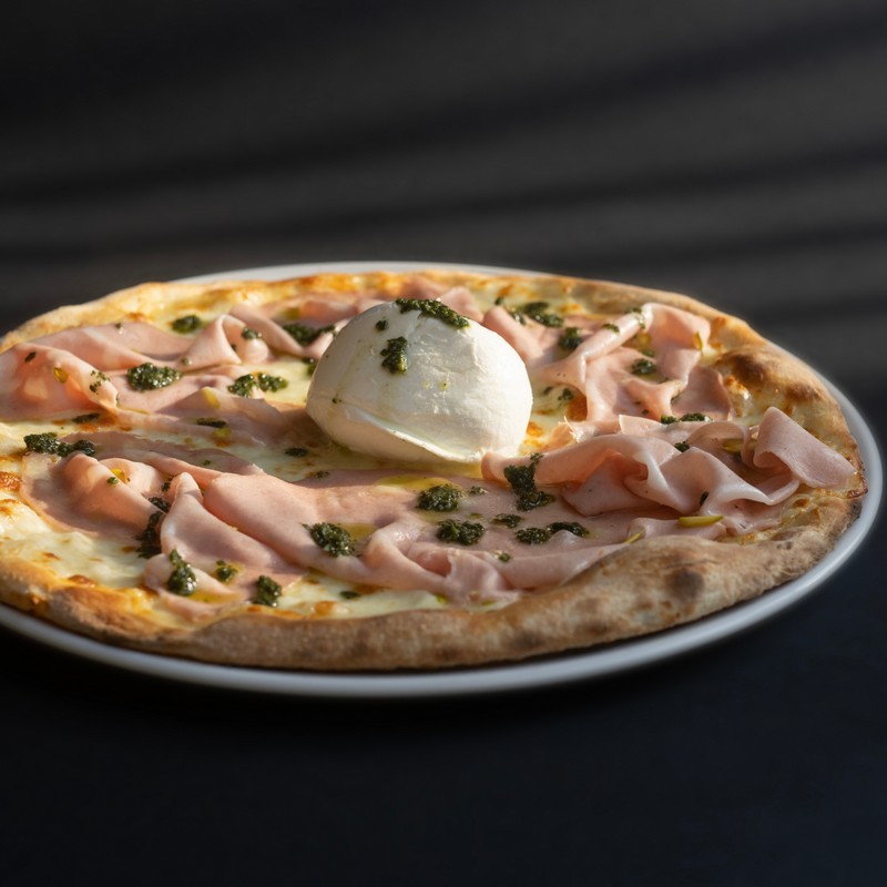 Historische Pizzeria in Arco, große Auswahl an Zutaten und Teigen, auch glutenfrei