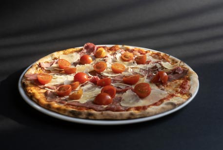 Historische Pizzeria in Arco, große Auswahl an Zutaten und Teigen, auch glutenfrei